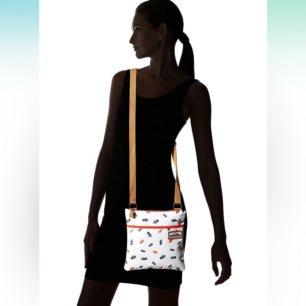 Kavu cross body NWT pillow fight pattern. Very durable discontinued rare 9.25X10
